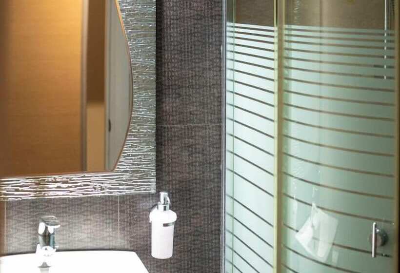 スタンダード４人部屋, Irini