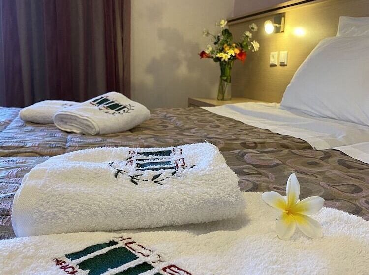 スタンダード４人部屋, Irini