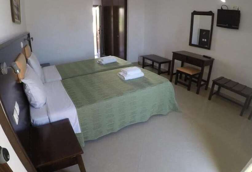 スタンダード４人部屋, Irini