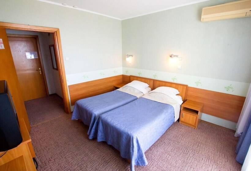 تختخواب در اتاق مشترک, Magadan Health Resort