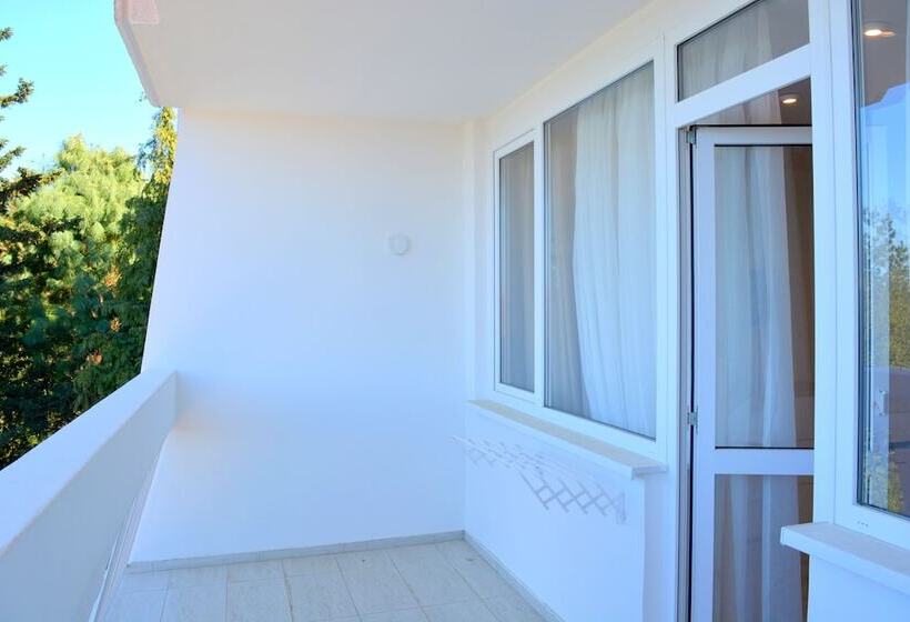 اتاق راحتی با چشم‌انداز دریا, Magadan Health Resort