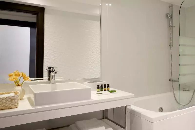 اتاق اساندارد با چشم‌انداز جانبی به دریا, Pomegranate Wellness Spa