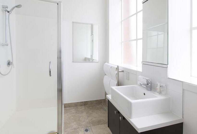 Студия Стандарт, Quest Hamilton Serviced Apartments