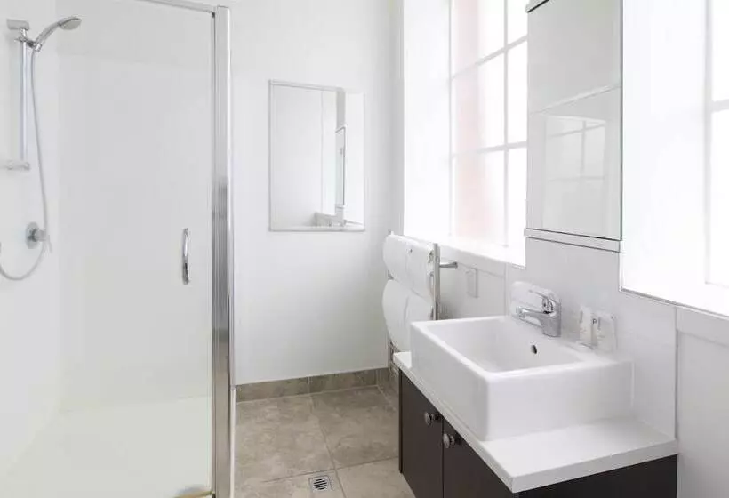 スタンダードスタジオ, Quest Hamilton Serviced Apartments