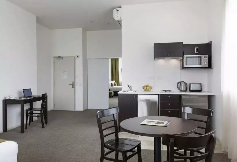 スタンダードスタジオ, Quest Hamilton Serviced Apartments