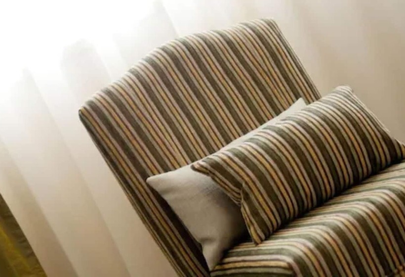 スタンダードスタジオ, Quest Hamilton Serviced Apartments