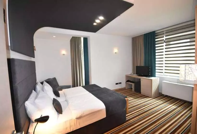 اتاق استاندارد سه نفره, Villa Melody