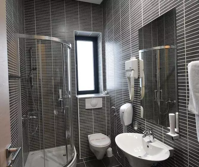 Economy Room