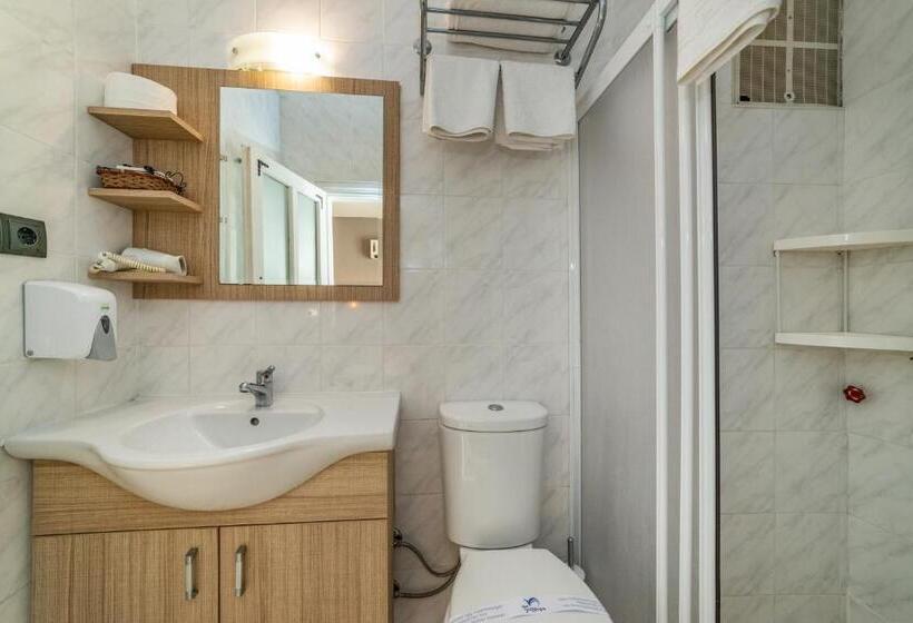 غرفة قياسية داخلية, Yasemin