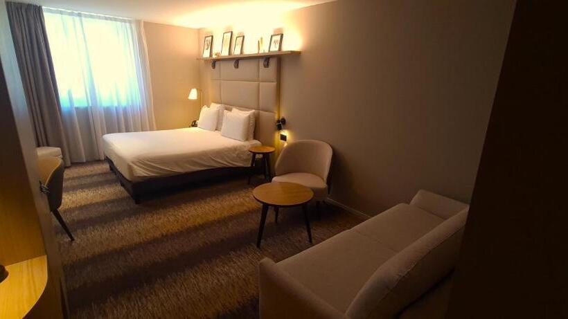 جناح جونيور, Mercure Fribourg Centre Remparts