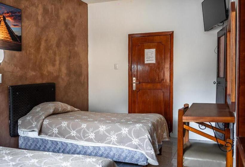 标准间带游泳池, Maria De La Luz