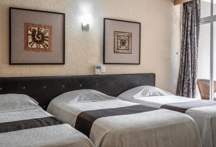 带阳台的三人标准间, Maria De La Luz