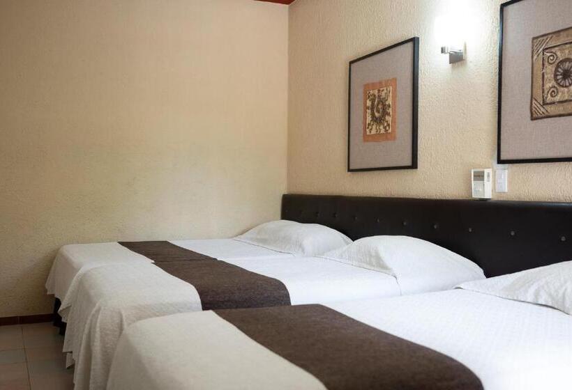 标准三人间, Maria De La Luz