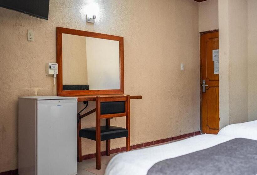 标准三人间, Maria De La Luz