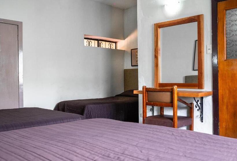 高级三人间, Maria De La Luz