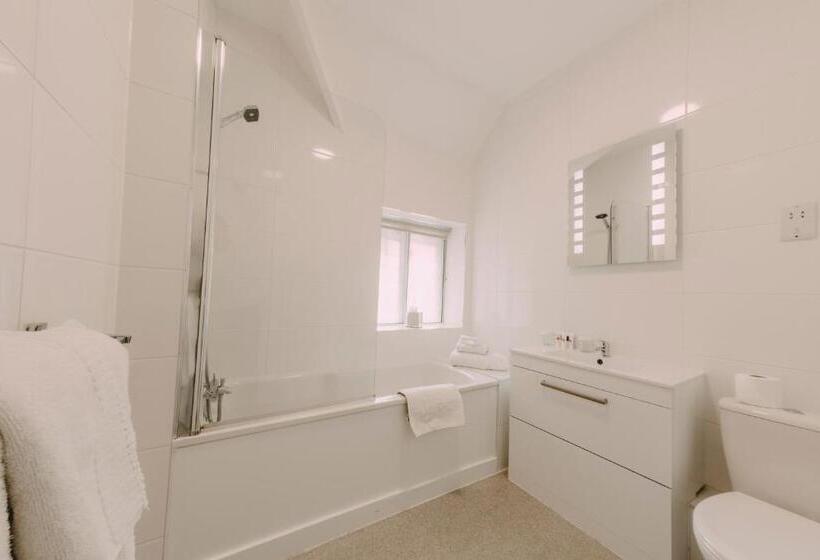 Pokój Superior, Cwrt Bleddyn Hotel & Spa