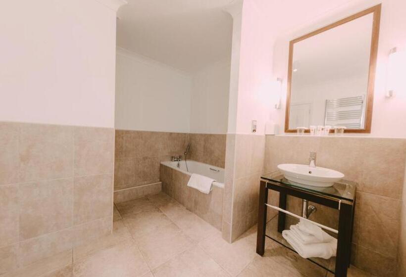 Pokój Superior, Cwrt Bleddyn Hotel & Spa