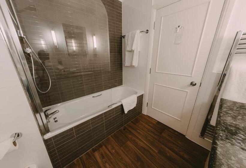 Pokój Superior, Cwrt Bleddyn Hotel & Spa