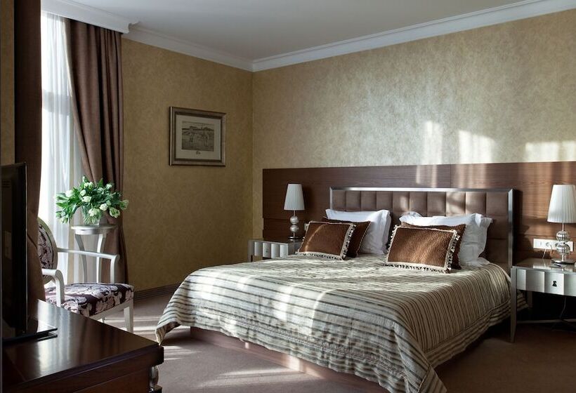 سوییت اجرایی, Superior Golf & Spa Resort