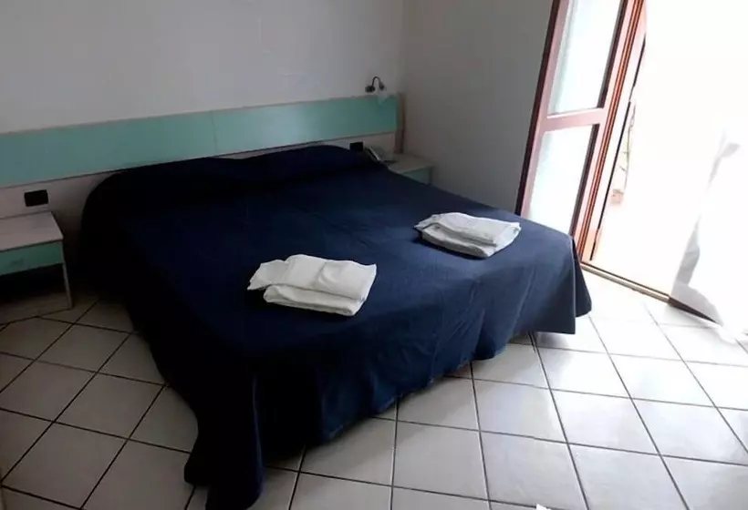اتاق استاندارد سه نفره, Th Pizzo Calabro   Porto Ada Village