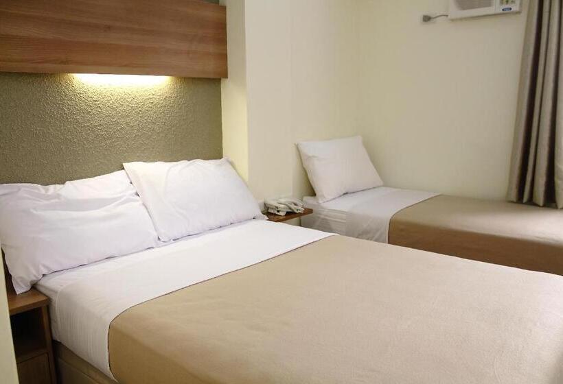 חדר סטנדרט לשלושה, The Center Suites