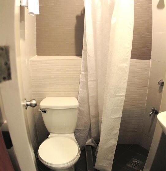 חדר סטנדרט יחיד, The Center Suites