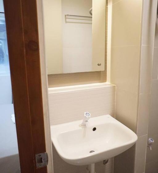 חדר סטנדרט יחיד, The Center Suites