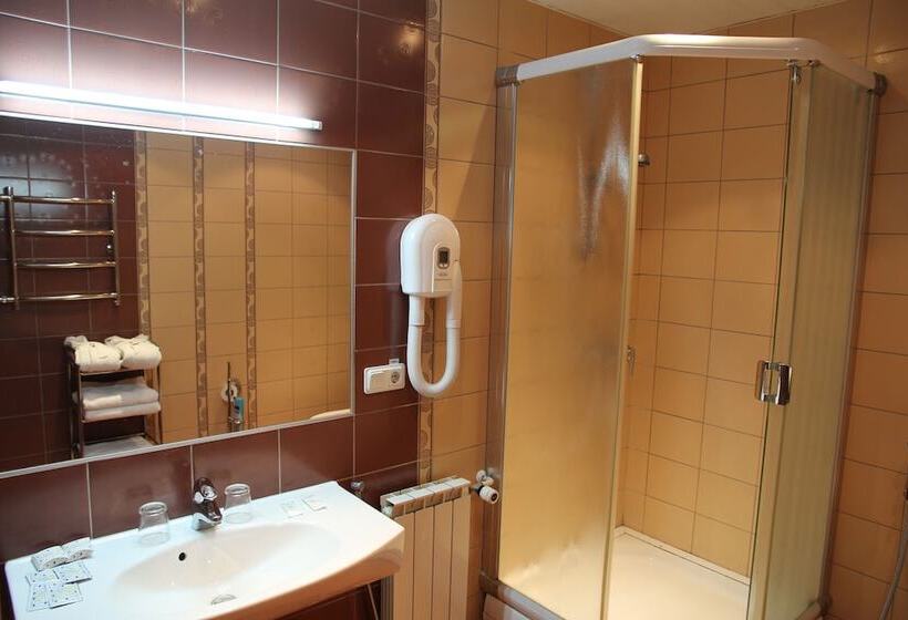 Номер Стандарт, Vladimirsky Dvorik