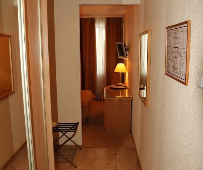 Номер Стандарт, Vladimirsky Dvorik