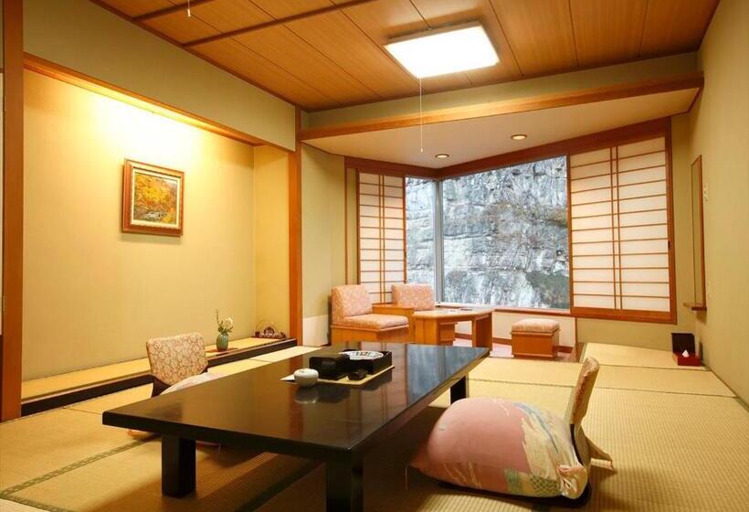 غرفة عائلية, Yoshikawaya