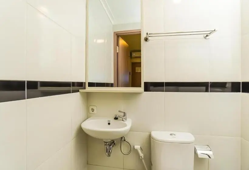 Superior Single Room, Front One Budget Bekasi