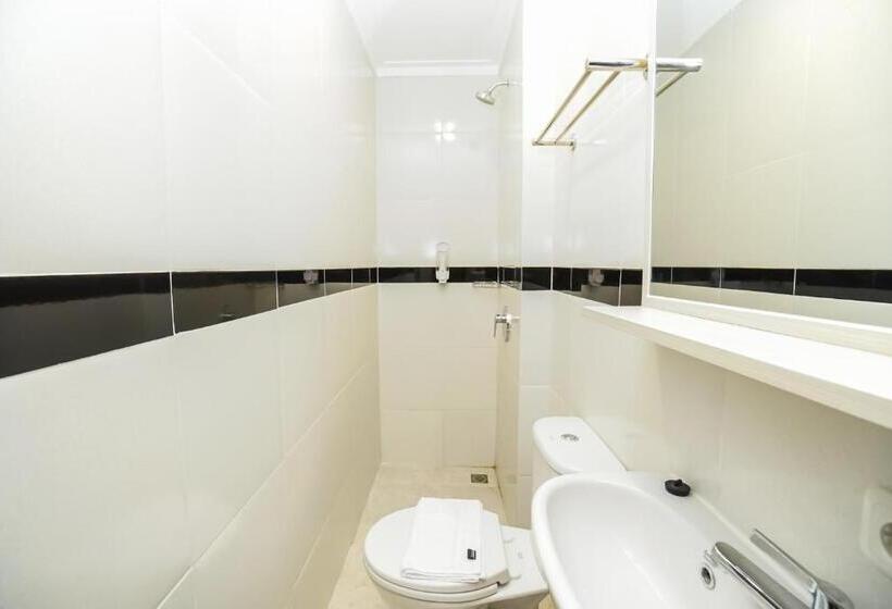 Номер Deluxe, Front One Budget Bekasi