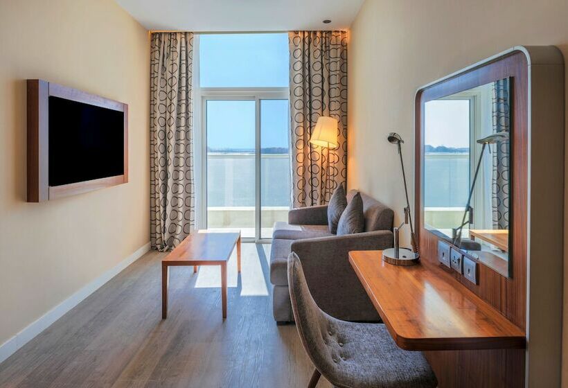 سوییت با چشمانداز دریا, Radisson Resort Ras Al Khaimah Marjan Island
