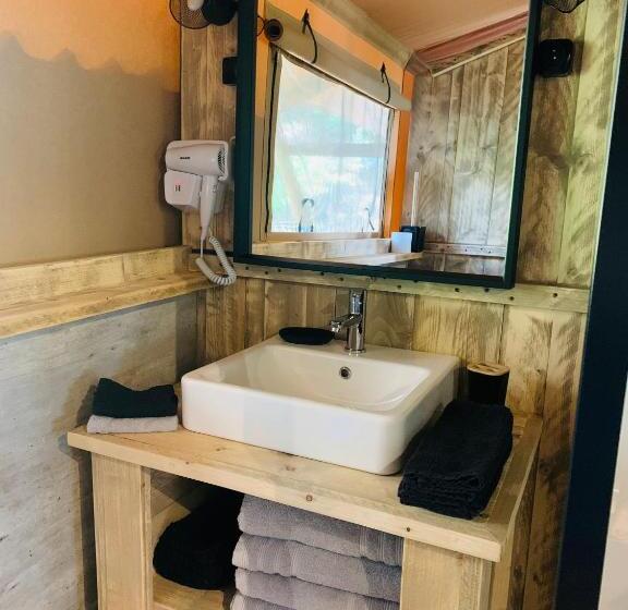 בקתת חדר, L écrin Des Symes