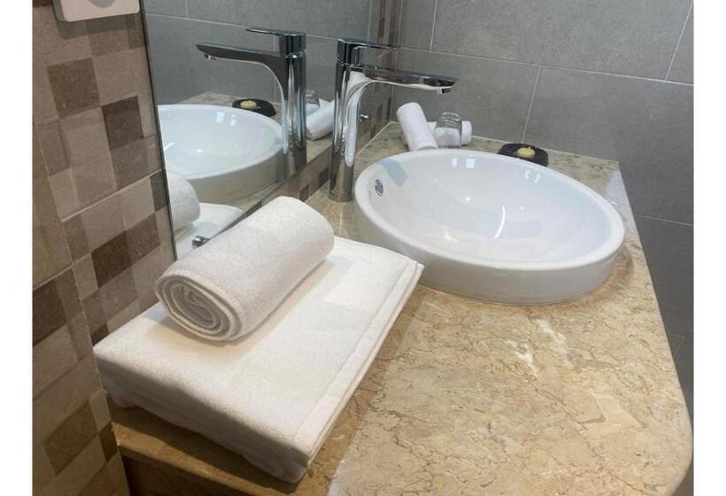 اتاق سوپریور, Fly Inn Madagascar Hotel Navette Gratuite H24 à 300m De L Aéroport International Ivato Antananar