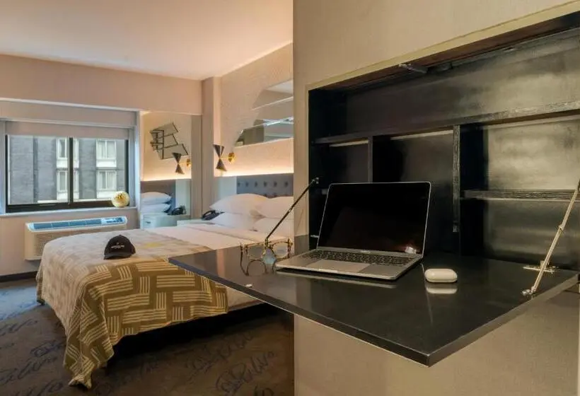 Superior-invahuone, Pestana Cr7 Times Square
