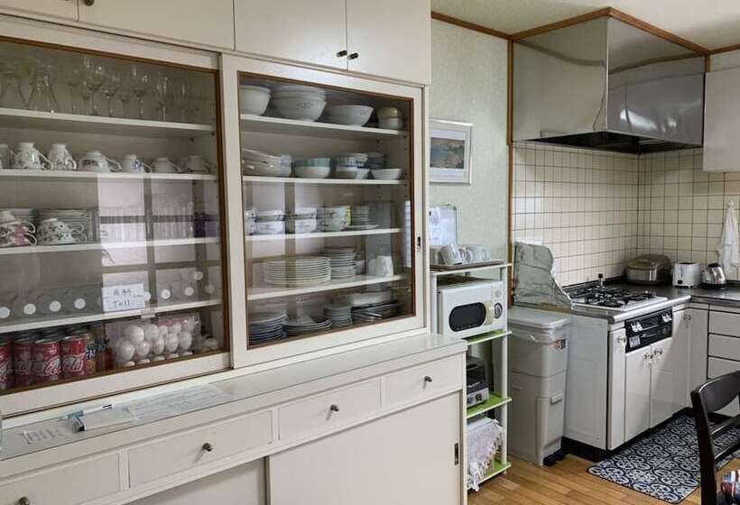 اتاق خانوادگی, Guest House En