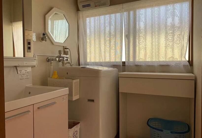 اتاق خانوادگی, Guest House En