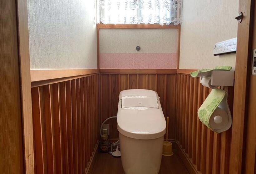 اتاق خانوادگی, Guest House En