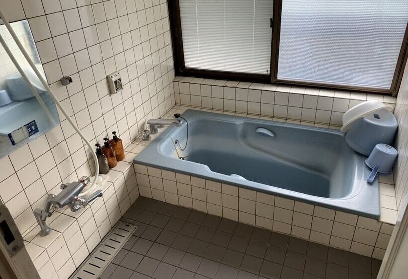 اتاق خانوادگی, Guest House En