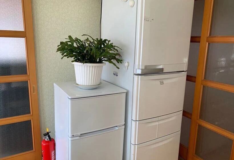 اتاق خانوادگی, Guest House En