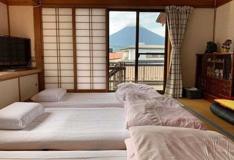 اتاق خانوادگی, Guest House En