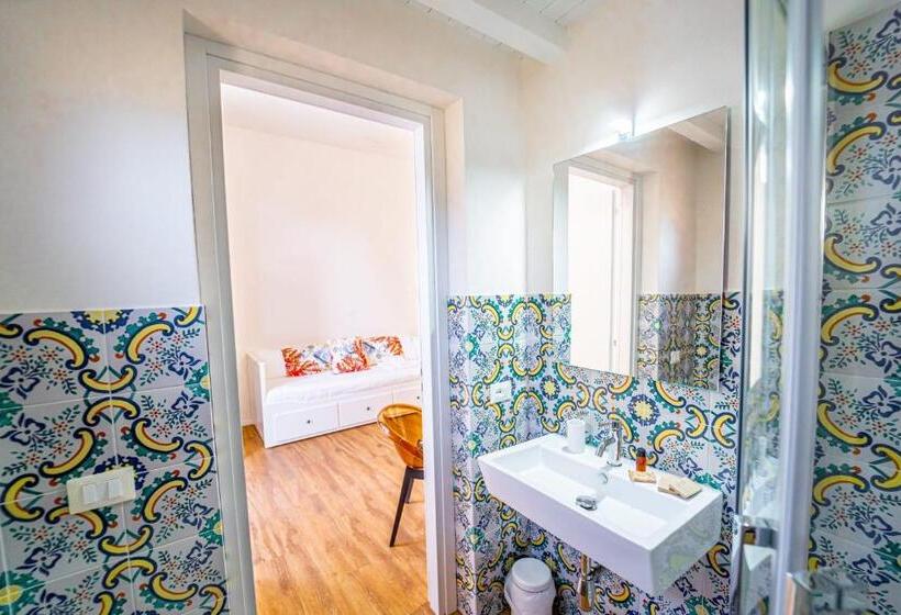 اتاق استاندارد چهارنفره با بالکن, Gioia Mia Suites