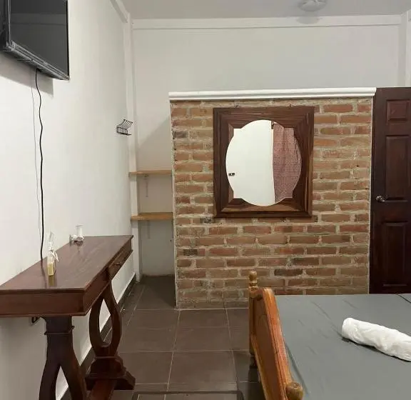 スタンダードルーム, Hostal Y Restaurante La Toscana