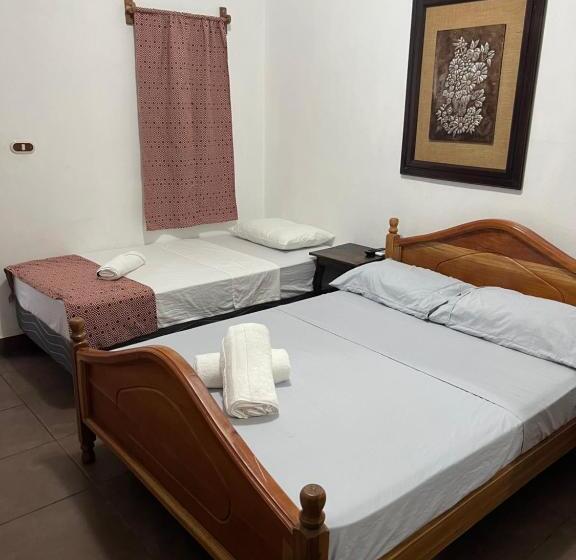 غرفة قياسية ثلاثية, Hostal Y Restaurante La Toscana