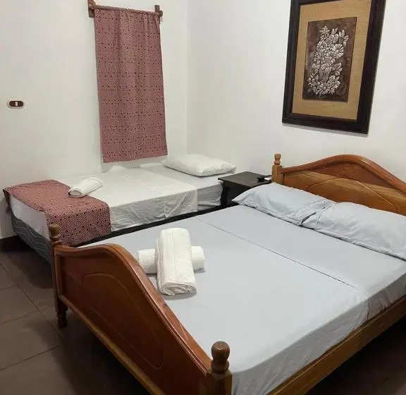 スタンダードトリプルルーム, Hostal Y Restaurante La Toscana