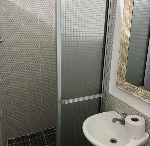 スタンダードトリプルルーム, Hostal Y Restaurante La Toscana
