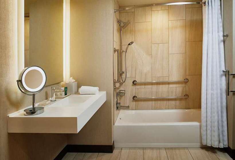 스탠다드 룸 킹사이즈 침대, Canopy By Hilton Boston Downtown