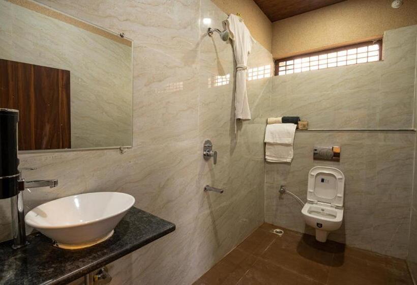 חדר דחוקס עם מיטת קינג, Takshshila Park And Resorts