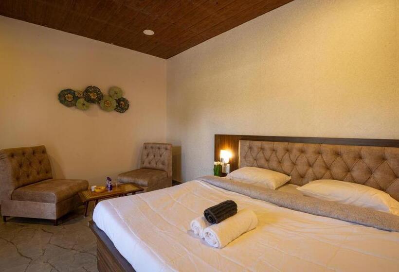 חדר דחוקס עם מיטת קינג, Takshshila Park And Resorts